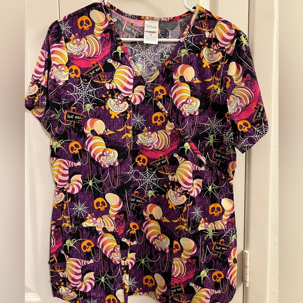 Disney Alice in Wonderland Cheshire Cat Halloween Scrub Top - M